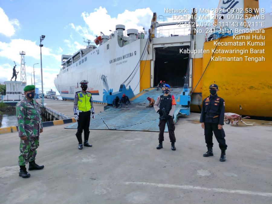 Ops Ketupat Telabang Pelabuhan Panglima Utar, Patroli Jalan Kaki  mengecek kegiatan Bongkar Muat di