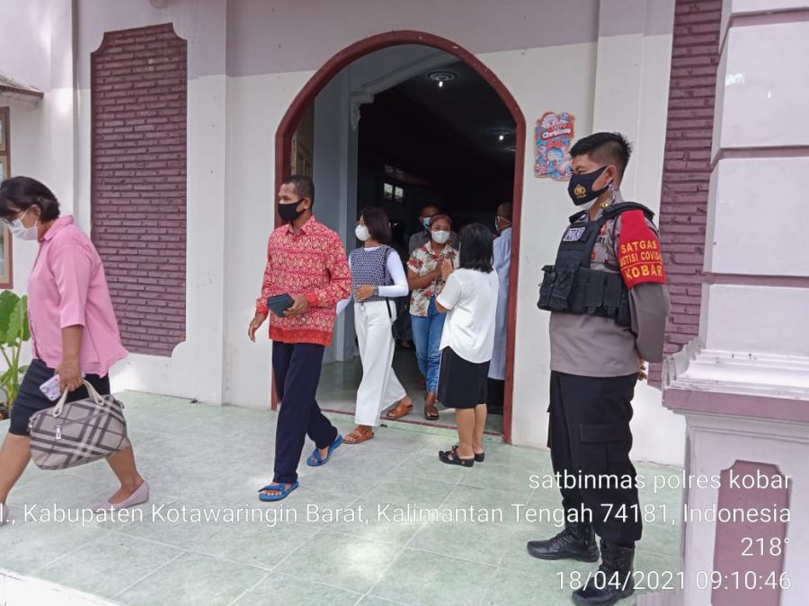 Ops Satbinmas Polres Kobar Melaksanakan Pengamanan ibadah Di Gereja 