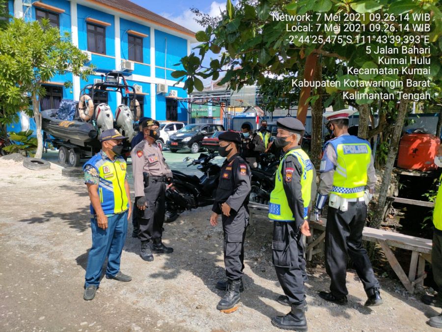 Patroli Jalan Kaki  Sosialisasikan Protokol Kesehatan