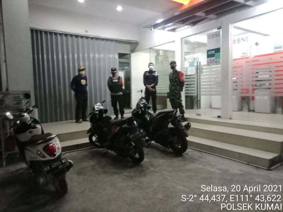 Patroli malam Polsek dan Koramil