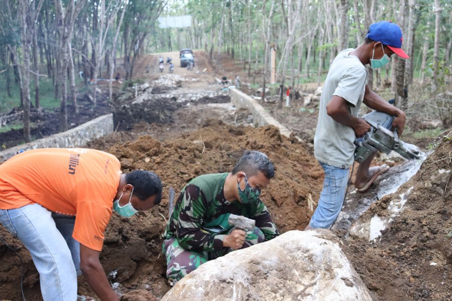 Pekerjaan Pembuatan Pembatas Jalan Terhalang, Anggota TMMD
