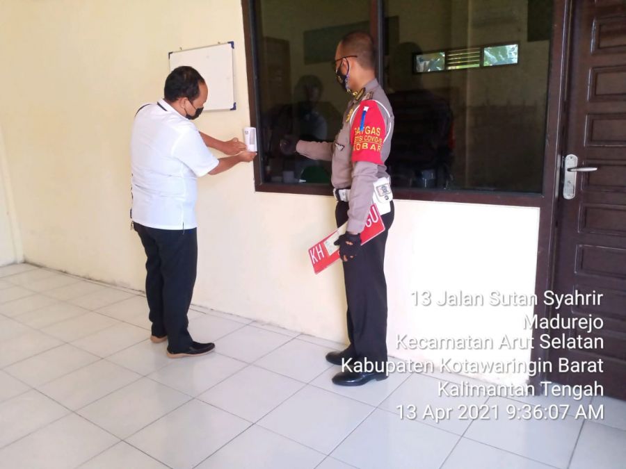 Pelayanan TNKB,  Satlantas Polres Kobar Terapkan Protokol Kesehatan