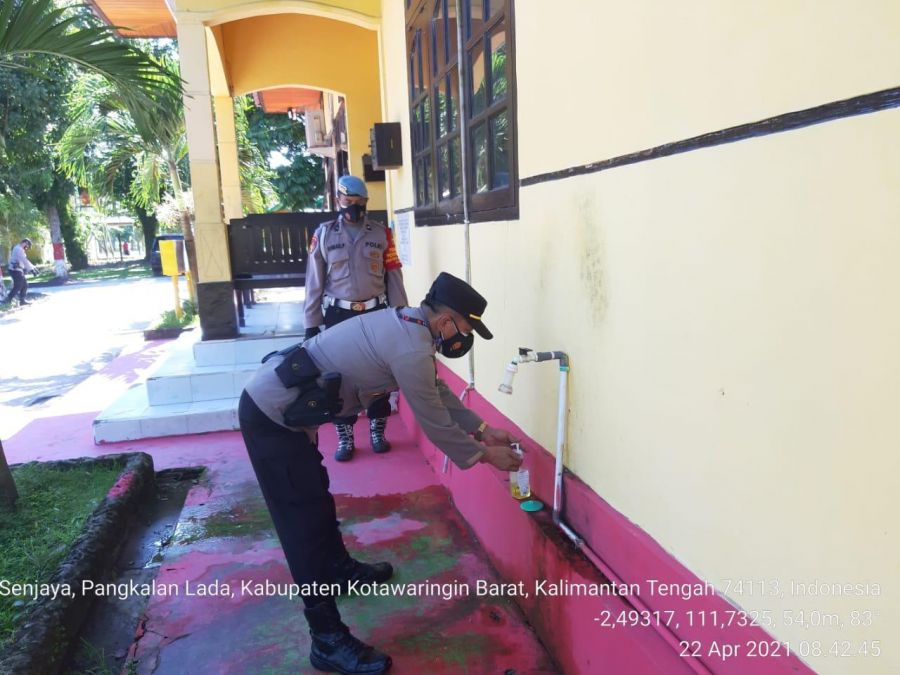 pemeriksaan suhu  dan cuci tangan
