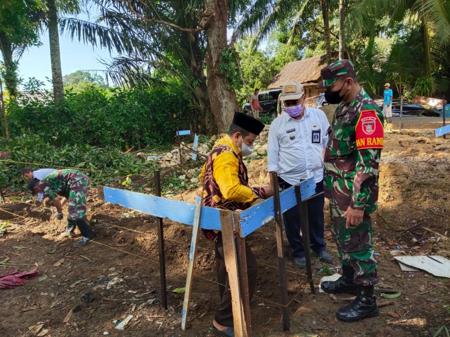 Penentuan Arah Kiblat Musholla Noor Iman Bersama Tim TMMD ke-112 tahun 2021