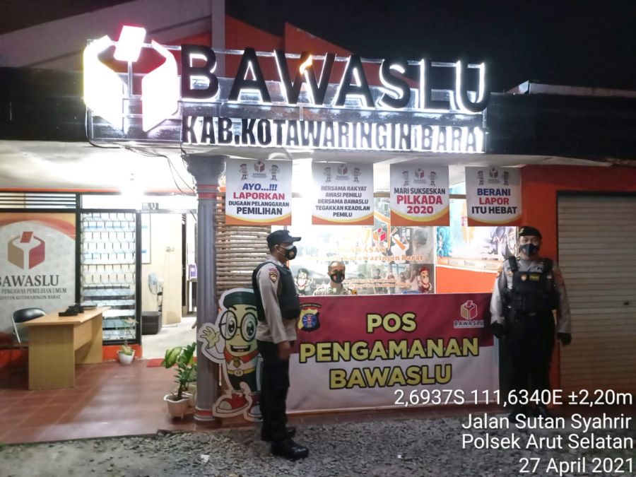 pengamanan di pospam kantor Bawaslu. 