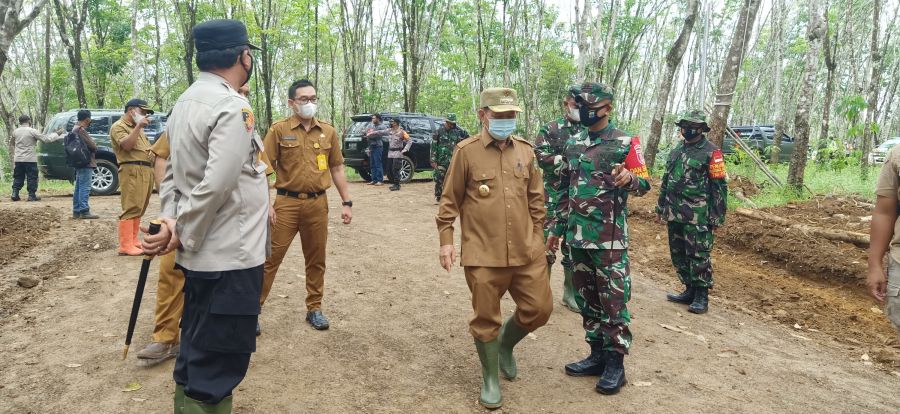 Peninjauan Dandim 1010/Tapin Beserta Bupati Tapin Dampingi Kasrem 101/Antasari Ke Lokasi TMMD