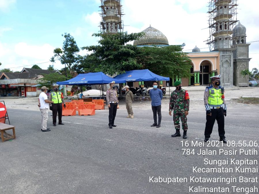 penyekatan ruas jalan menuju tempat obyek wisata Bogam Raya