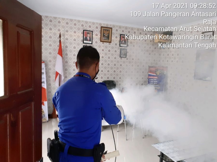 Penyemprotan Fogging Di Mako Satpolairud Polres Kobar guna cegah Covid-19