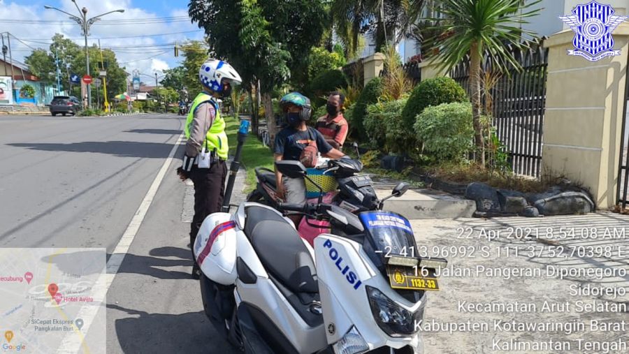 personel Satlantas Polres Kobar guna menjaga kamseltibcar