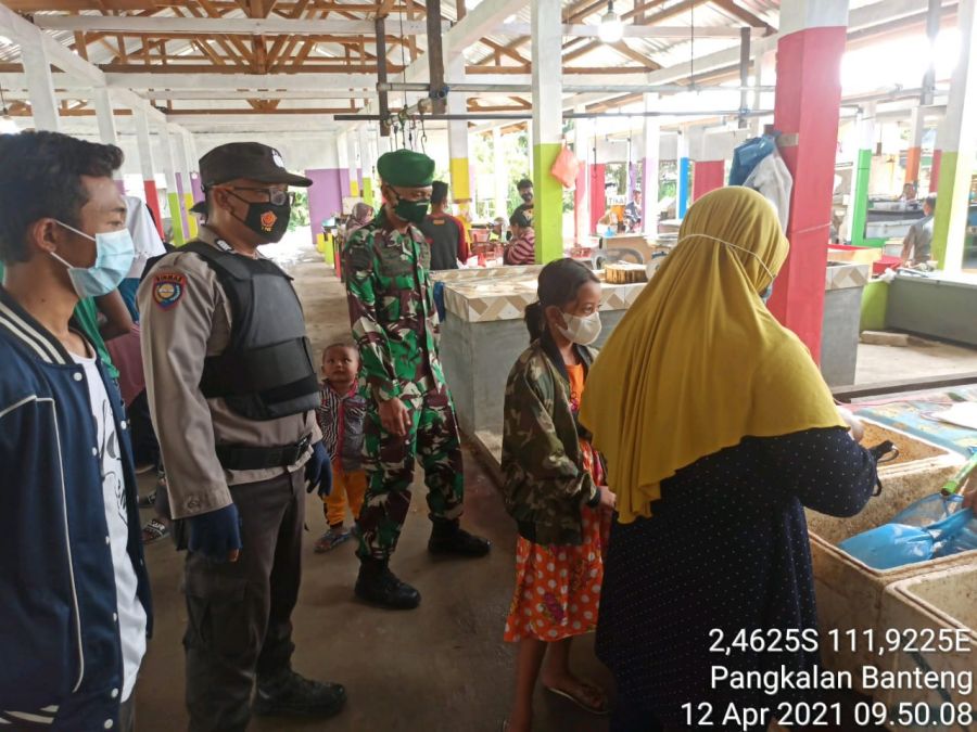 Personel  TNI-POLRI dan Trantib Kecamatan tindak tegas Warga Yang  Prokes