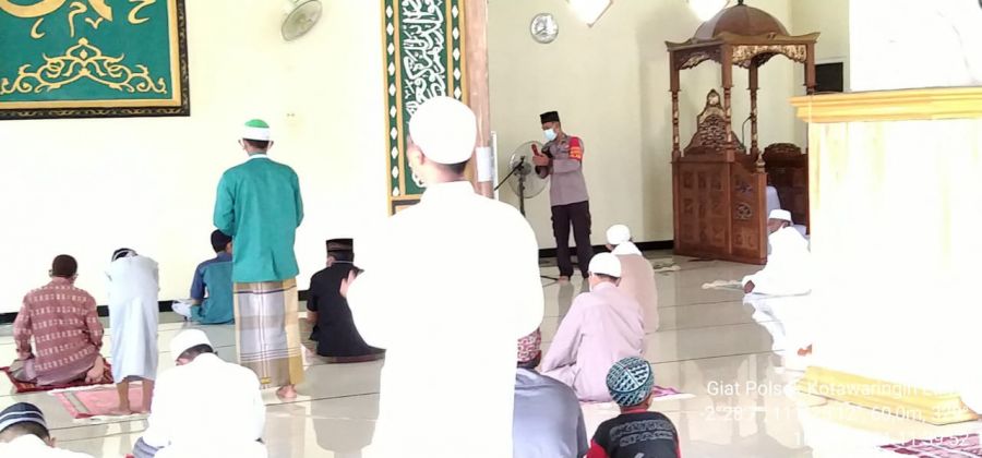 Personil Polsek Kolam Polres Kotawaringin Barat imbau warga Taati Prokes