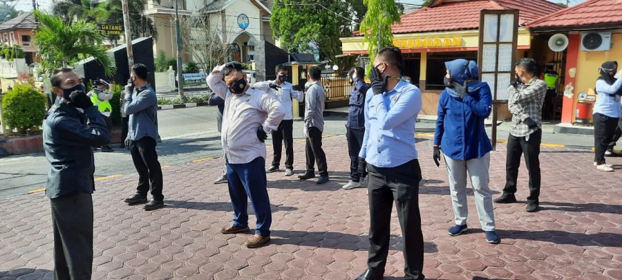 Personil Satintelkam Polres Kobar laksanakan olahraga pagi untuk meningkatkan imunitas