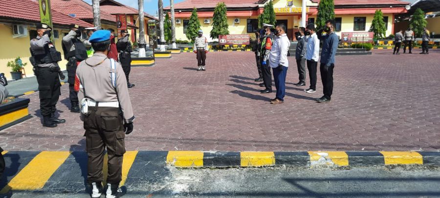 Piket Pawas IPTU Isbenu melaksanakan Apel serah terima Piket
