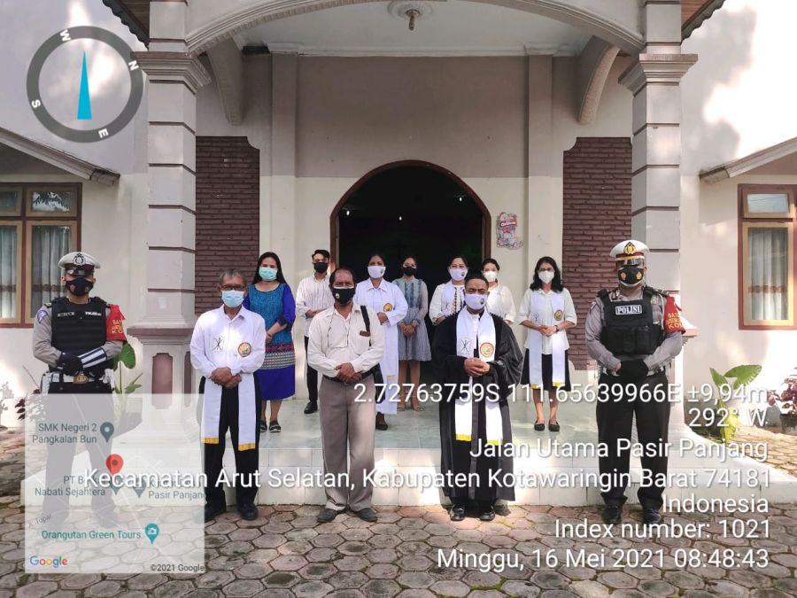 Polres Kobar laksanakan pengamanan pada  Bank BNI Kumai di Kobar. 