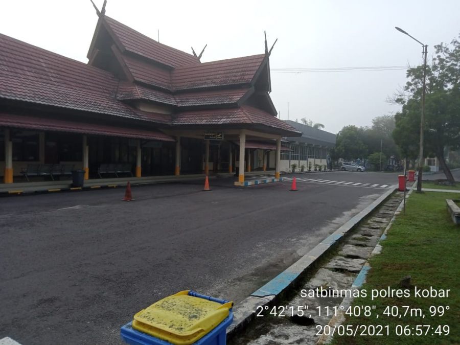 Polres Kobar Melaksanakan Penyekatan Larangan Mudik Di Bandara