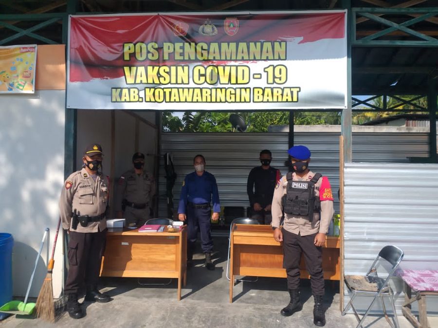Polres Kotawaringin Barat  Laksanakan Pengamanan Vaksin Sinovac
