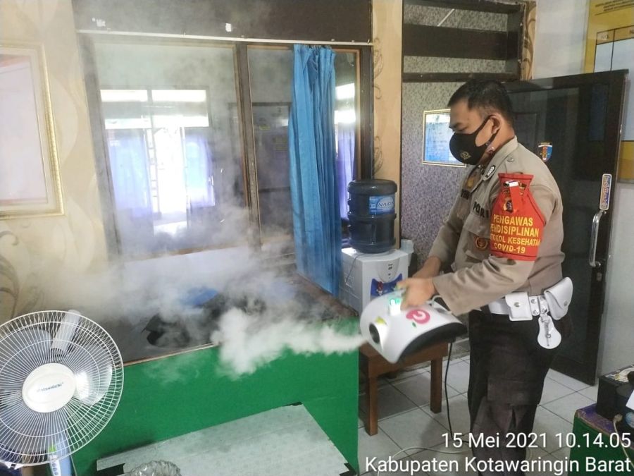 Polsek Arsel Bersama TNI Cegah Karhutla Melalui Imbauan Maklumat Kapolda Kalteng Ke Warga Masyarakat