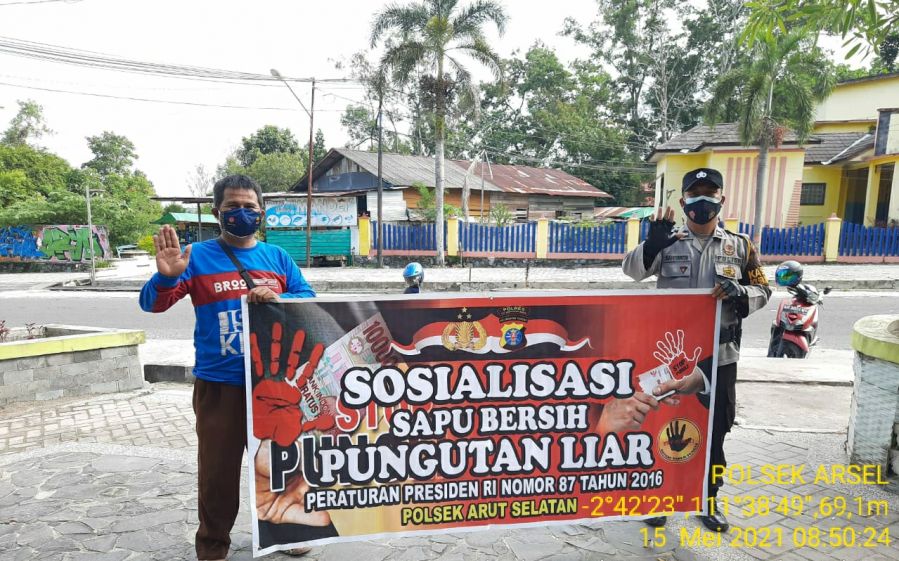 Polsek Arsel Gencar Laksanakan Sosialisasi Saber Pungli Kepada Warga Seputaran
