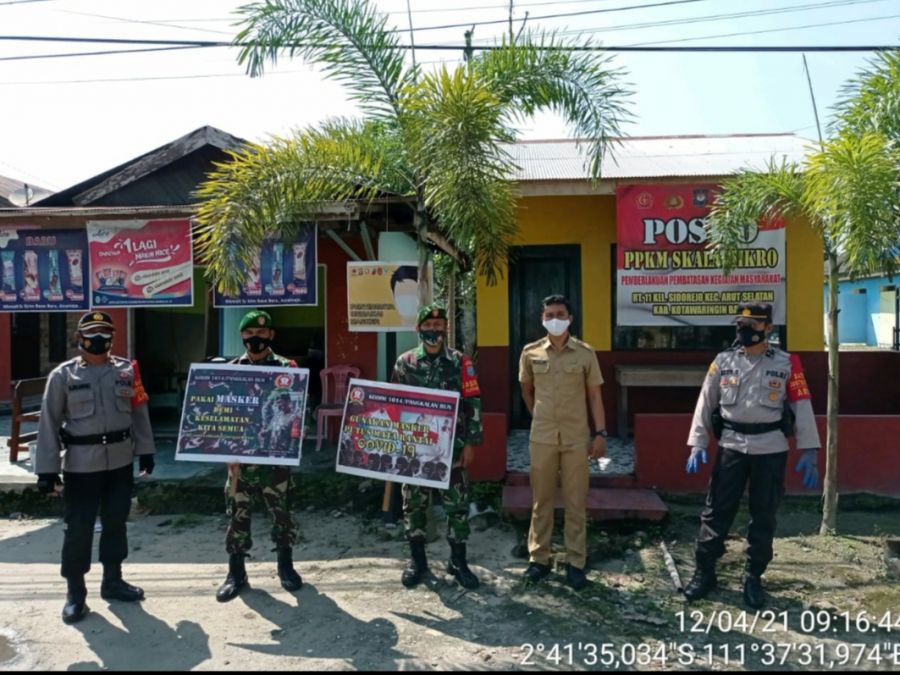 Polsek Arsel dan TNI Laksanakan Sosialisasi Prokes 