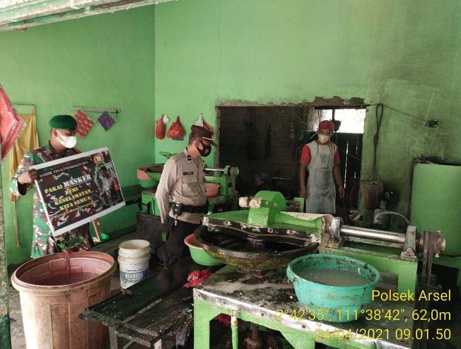 Polsek  TNI Imbau Prokes Dan Bagikan Masker