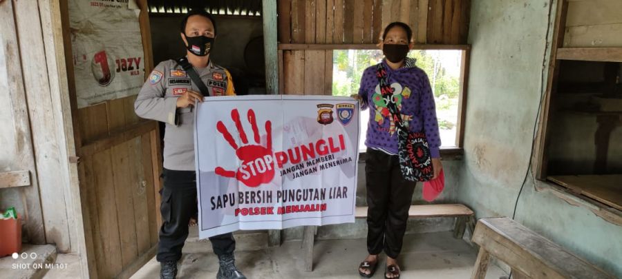 Pungli dan Korupsi, Bhabinkamtibmas Tetap Bersama Warganya Tuntaskannya