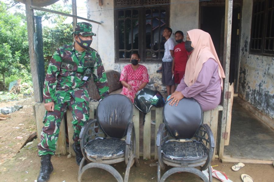 Satgas TMMD Ke-111  Komsos Dengan Warga Sekitar Lokasi