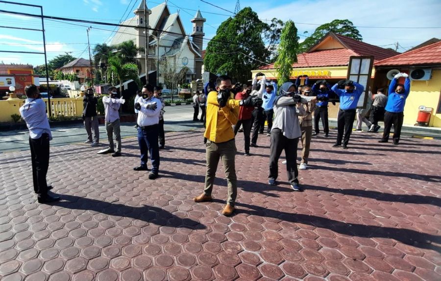 Satintelkam Polres Kobar rutin laksanakan olahraga pagi untuk meningkatkan imunitas.