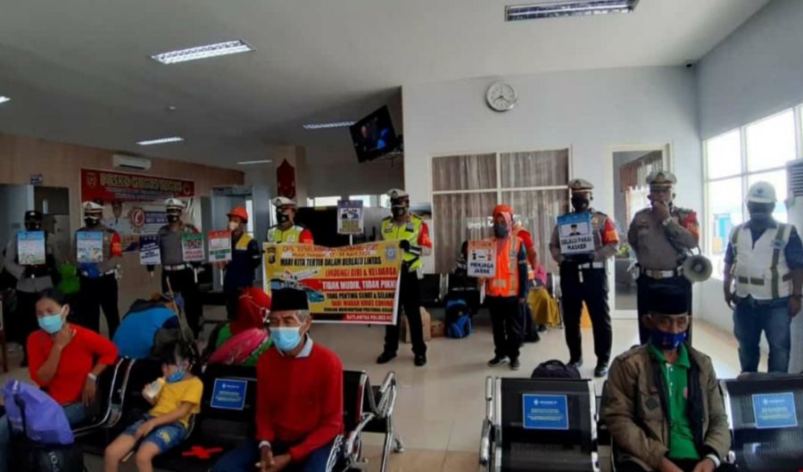 Satlantas Polres Kobar & KP3 Kumai Himbau Larangan Mudik