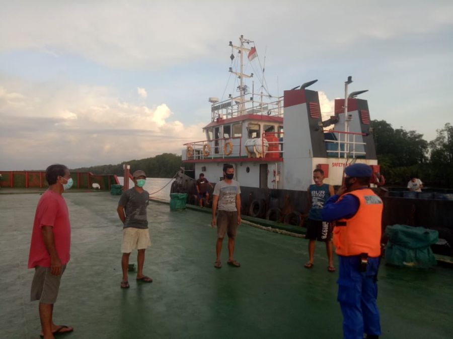 Satpolairud Polres Kobar Ajak ABK Kapal Untuk Selalu tetap Patuhi Prokes