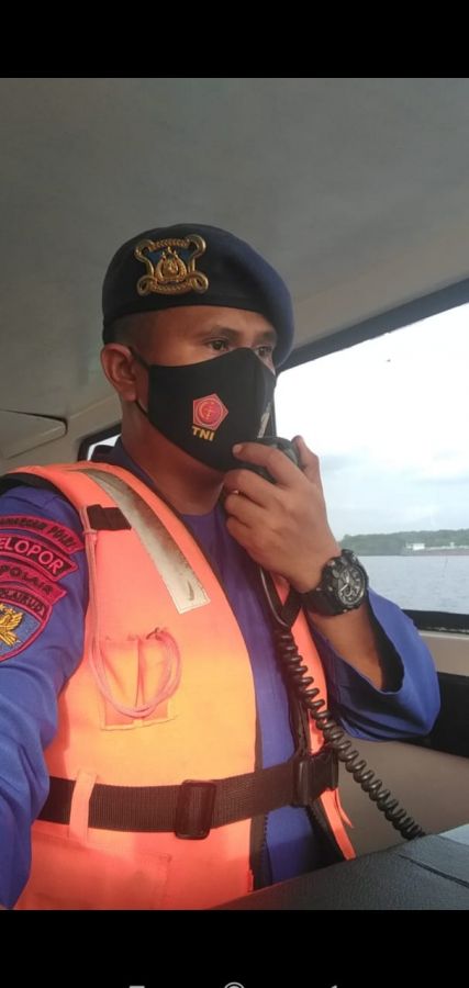 Satpolairud Polres Kobar Imbau ABK Patuhi Prokes Dan Prosedur Keselamatan Berlayar