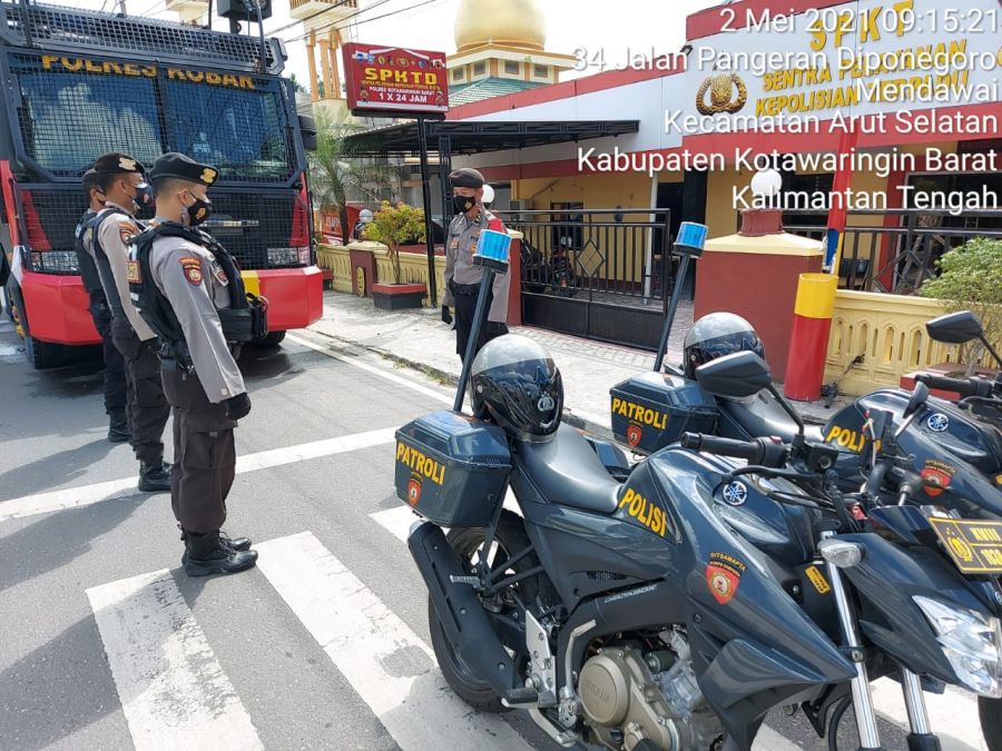 Satsabhara lakukan penyemprotan AWC diruas Jalan