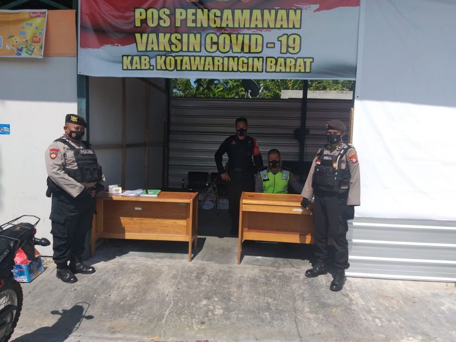 Satsabhara Polres Kobar sambangi gudang Dinas Kesehatan. 