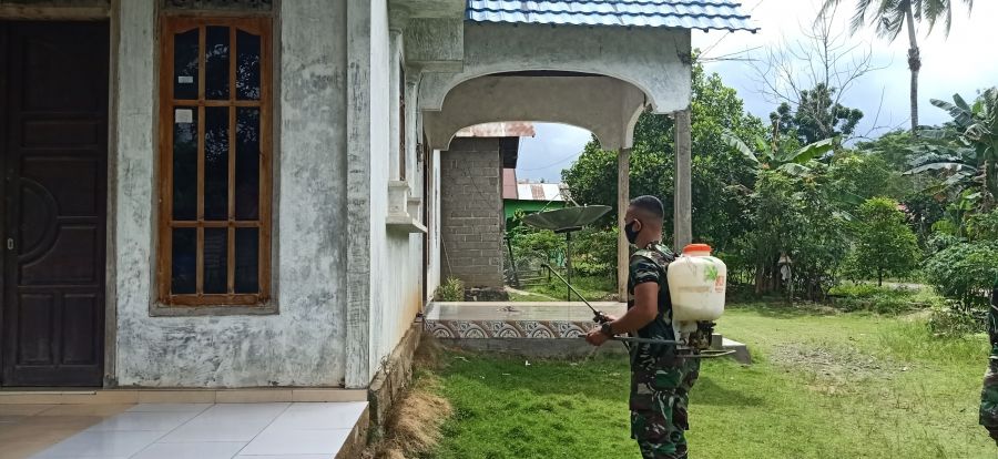 sekitaran Lokasi TMMD disemprot Disinfektan