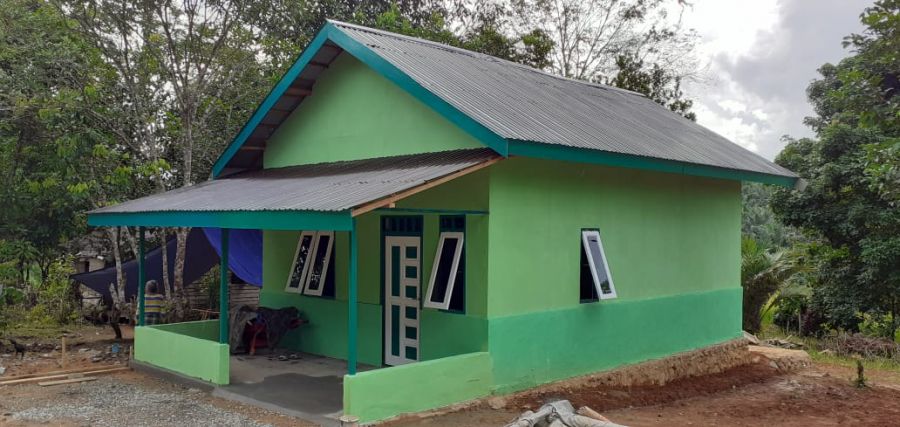 Senyum Bahagia Ibu Arbaiyah Melihat Rumah yang Dibangun Program TNI TMMD ke-111