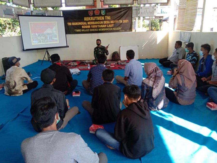 Sosialisasi Rekrutmen TNI AD Dalam Kegiatan TMMD Ke-111