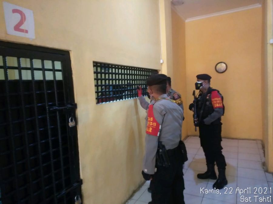tahanan aman Piket Perwira Pengawas melakukan pengecekan tahanan dan jumlah fisik tahanan
