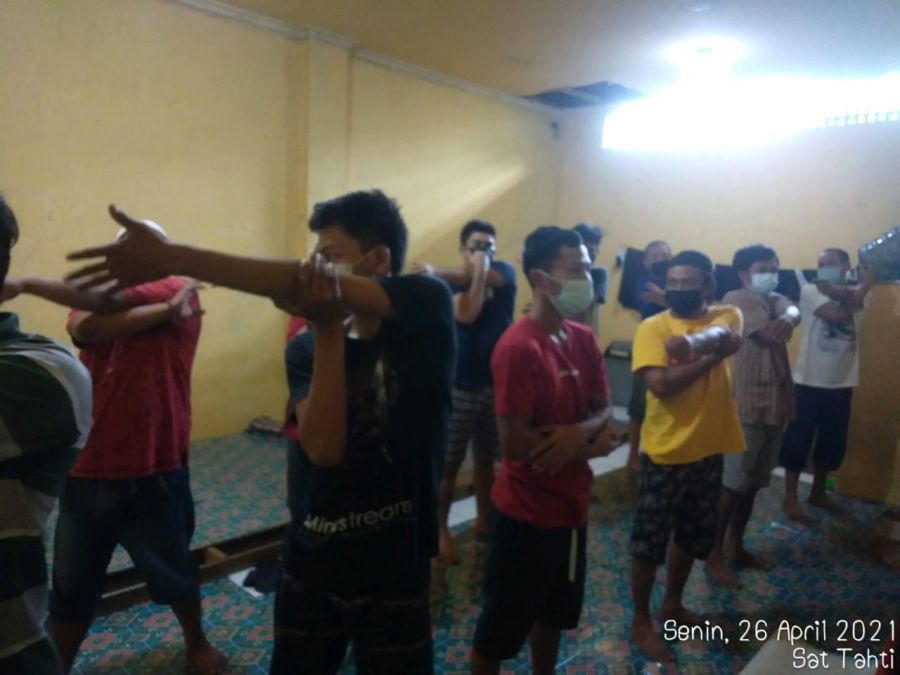 tahanan rutin olahraga agar fisik terjaga dan sistem kekebalan imun jadi meningkat,