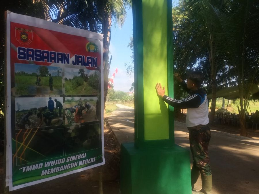 Tahap Akhir Pembangunan Gapura di Lokasi TMMD HST