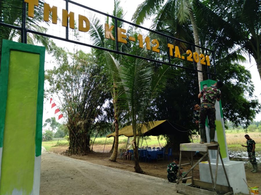 Tahap Finishing Gapura TMMD di HST