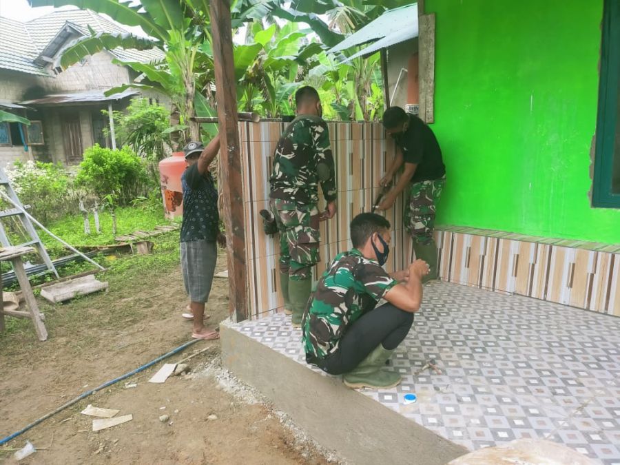 Setelah BangunTempat Wudhu, Satgas TNI TMMD Ke-111 Dalam Perehaban Musholla