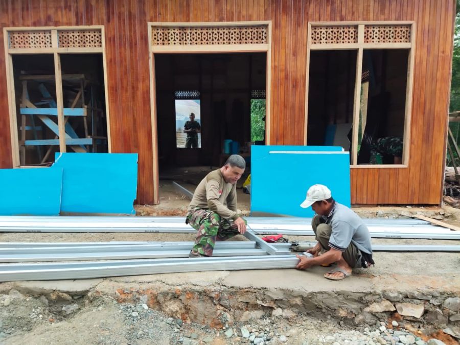 Teras Mushola Noor Iman Mulai Dikerjakan Satgas TMMD Kodim HST