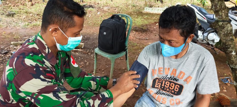 Tim Kesehatan Satgas TMMD, Selalu Siap Melayani Masyarakat