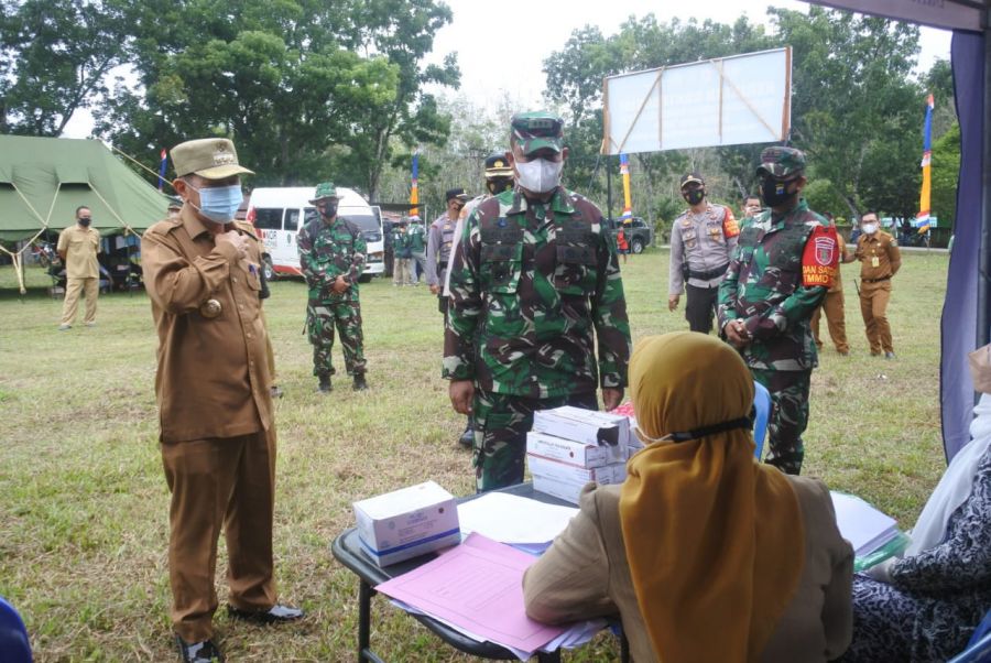 Tinjau langsung Kegiatan Bhakti Sosial Dalam Rangka TMMD Ke-111 Kodim 1010