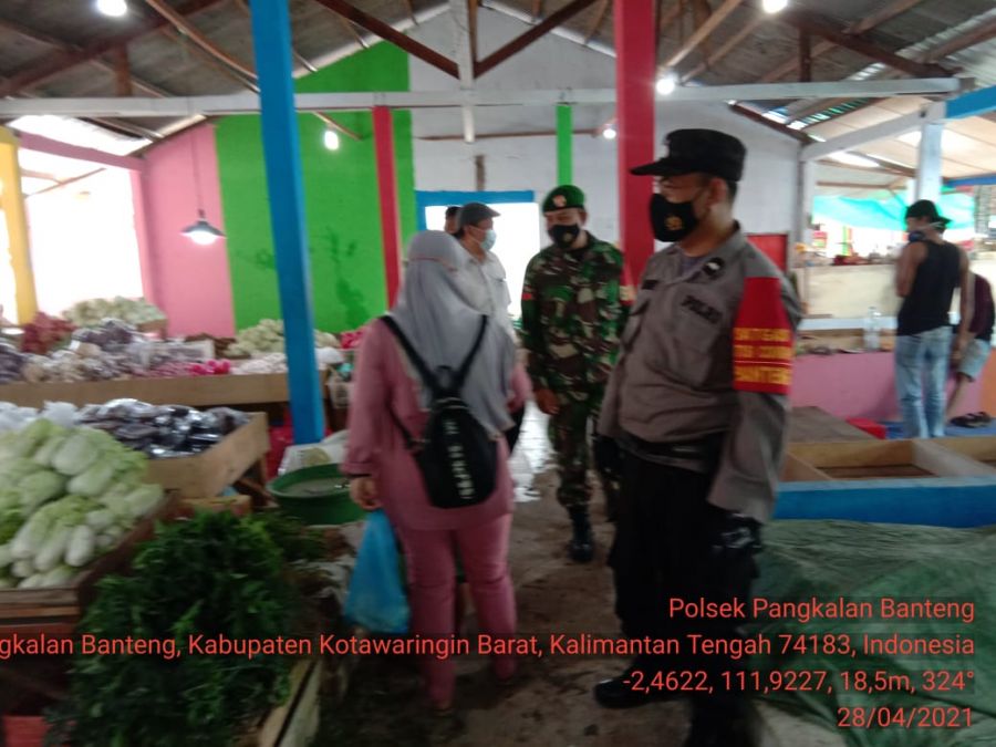 TNI-POLRI dan Trantib Kecamatan tindak tegas kepada pelanggar yang tidak disiplin dengan Prokes