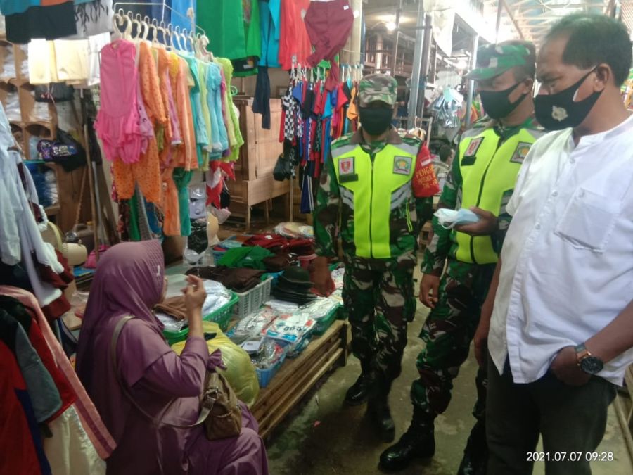 TNI-Polri di HST Lakukan Penegakkan Prokes