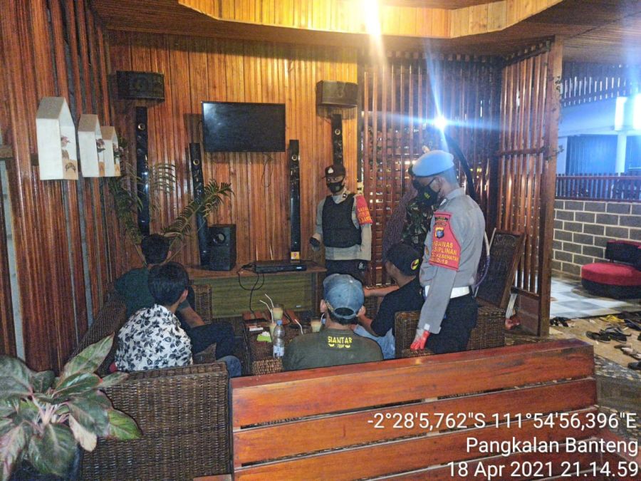 TNI-POLRI Laksanakan Yustisi malam hari dan Himbau agar warga taati prokes