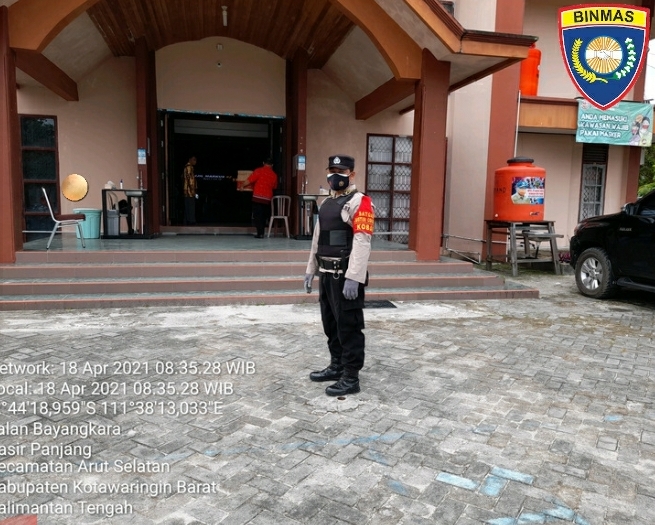 TNI - POLRI Melaksanakan Pengamanan ibadah Di gereja GBI ELSHADAI Pasir Panjang. 