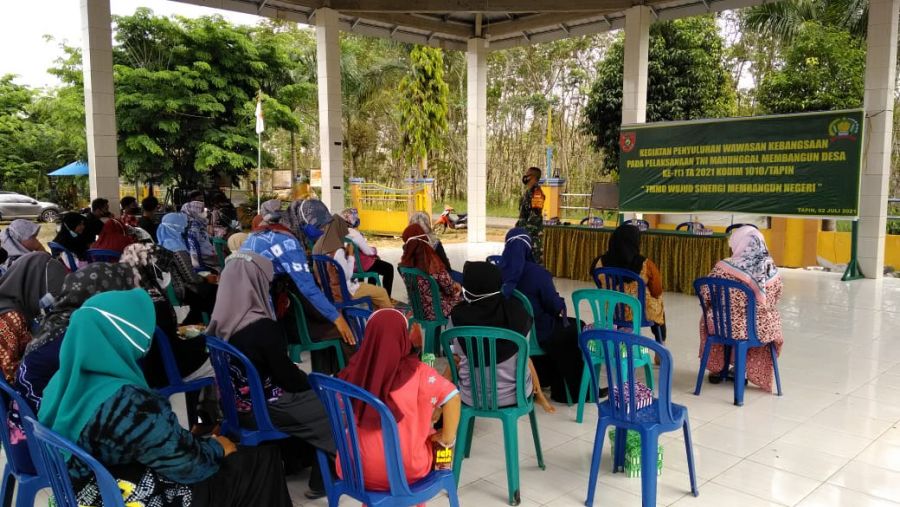 Warga Ikuti Penyuluhan Wasbang yang Diadakan Satgas TMMD